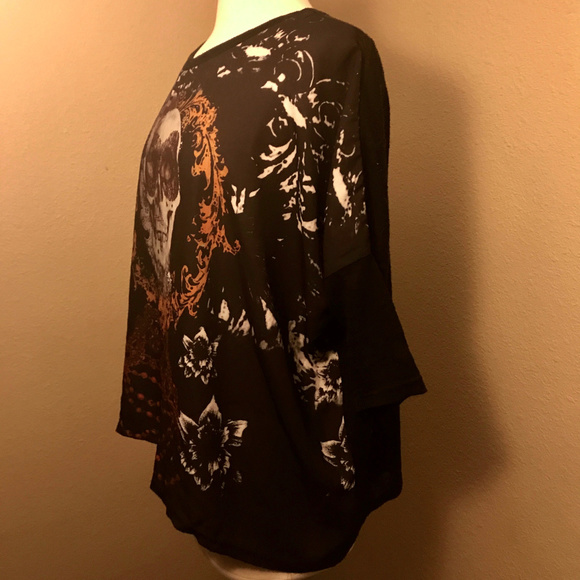 Sweewe Paris Skull and Ribbon Print Floaty Tee - Picture 2 of 4